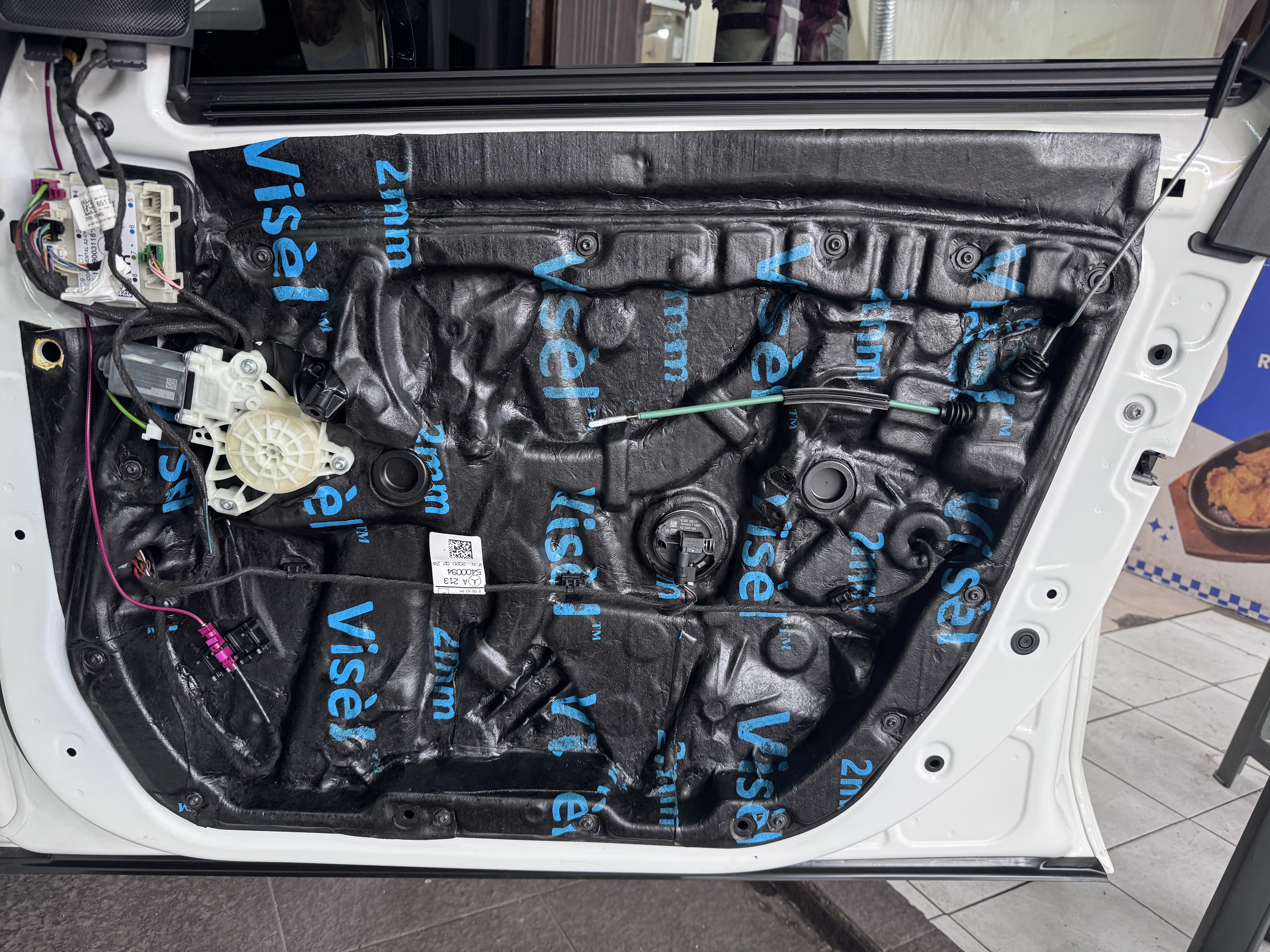 Peredam Visèl 4mm pada pintu mobil